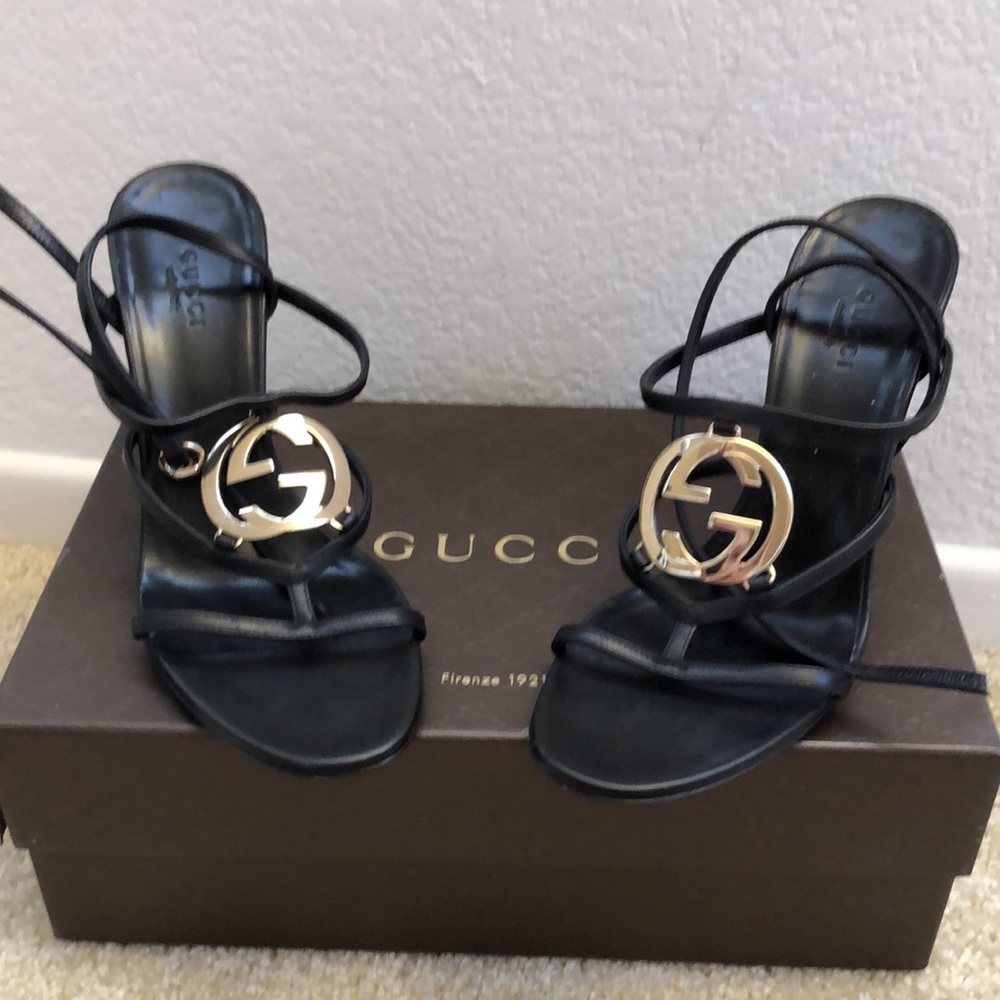 Authentic Gucci GG Interlocking Gold Logo Strappy Nero Leather Sandals Size 36